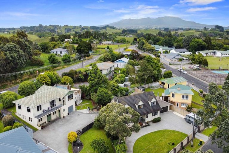 Photo of property in 410 South Road, Omata, New Plymouth, 4374