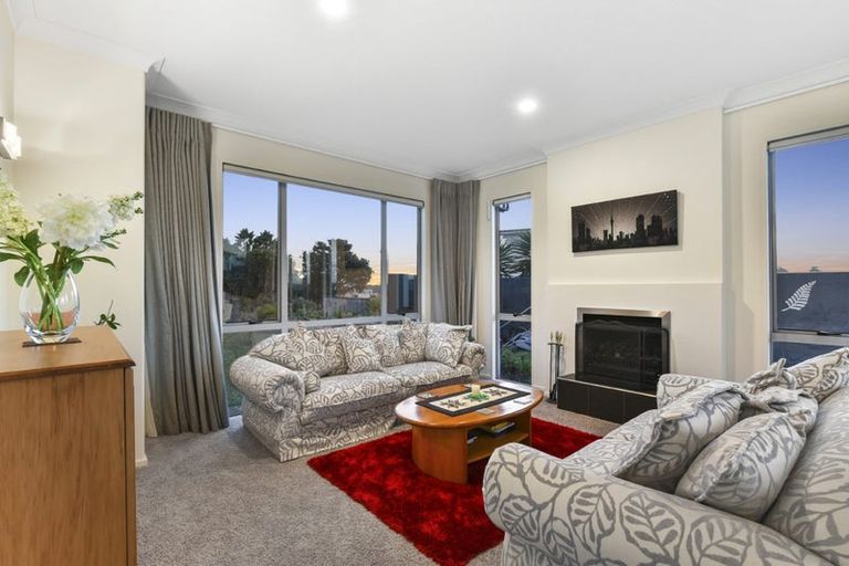 Photo of property in 160 Kittiwake Drive, Schnapper Rock, Auckland, 0632