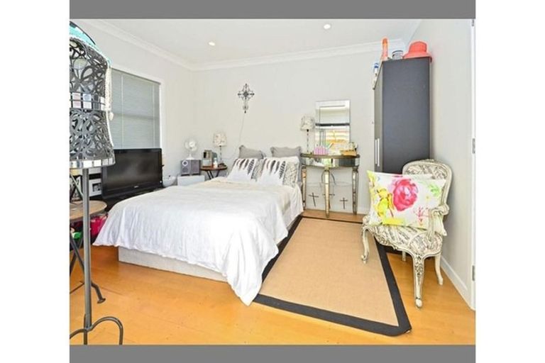 Photo of property in 6 Gills Avenue, Papakura, 2110