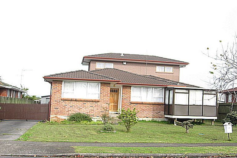 Photo of property in 17 Mandarin Place, Half Moon Bay, Auckland, 2012