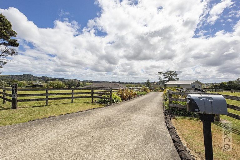 Photo of property in 118 Cottle Road, Taupaki, Henderson, 0782