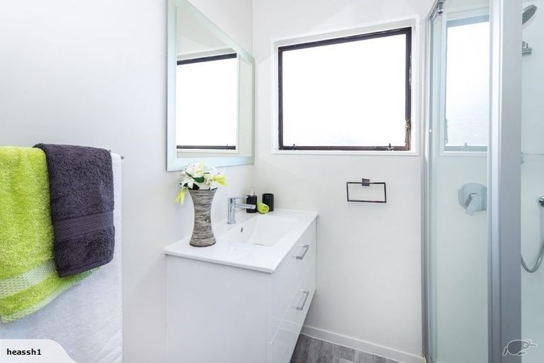 Photo of property in 2/83 Redcrest Avenue, Red Hill, Papakura, 2110