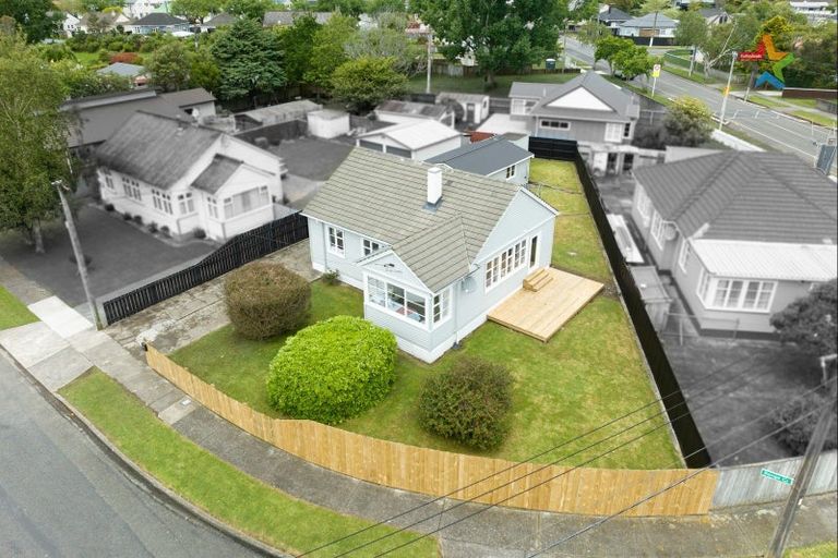 Photo of property in 43 Benge Crescent, Naenae, Lower Hutt, 5011