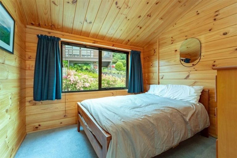 Photo of property in 27 Wisteria Grove, Maungaraki, Lower Hutt, 5010