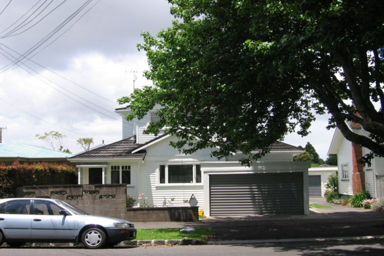 Photo of property in 21 Dignan Street, Point Chevalier, Auckland, 1022