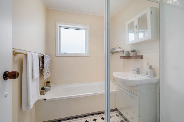 Photo of property in 120 George Street, Hikurangi, 0114