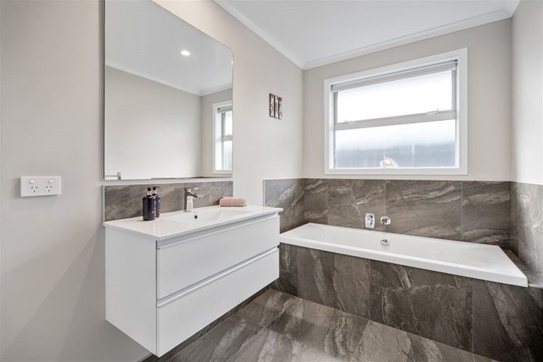 Photo of property in 34 Awatira Drive, Papamoa Beach, Papamoa, 3118