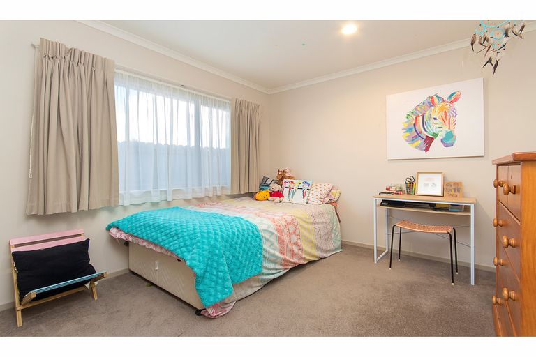 Photo of property in 8 Puketi Lane, Waiuku, 2123