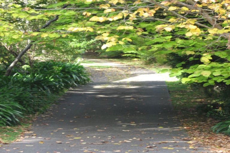 Photo of property in 9a Tiniroa Grove, Silverstream, Upper Hutt, 5019