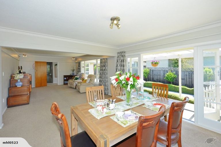 Photo of property in 25 Sevenoaks Drive, Bryndwr, Christchurch, 8053
