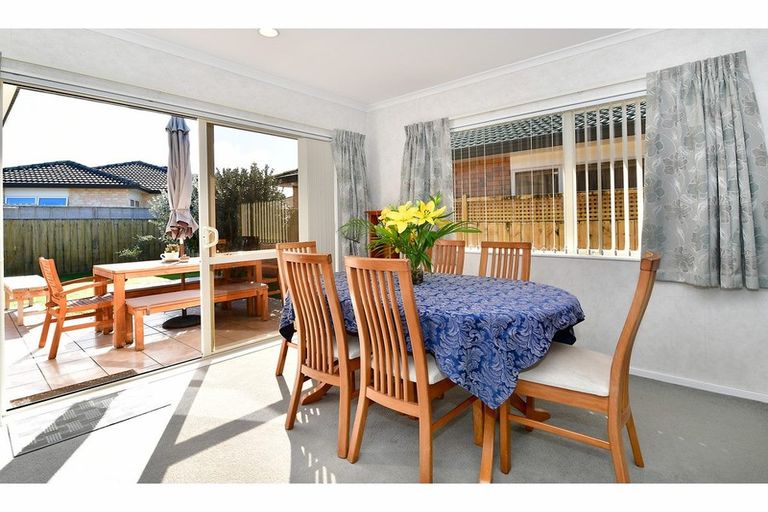 Photo of property in 16 Dan Tori Place, Orewa, 0931