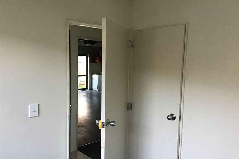 Photo of property in 36 Woodbank Drive, Glen Eden, Auckland, 0602