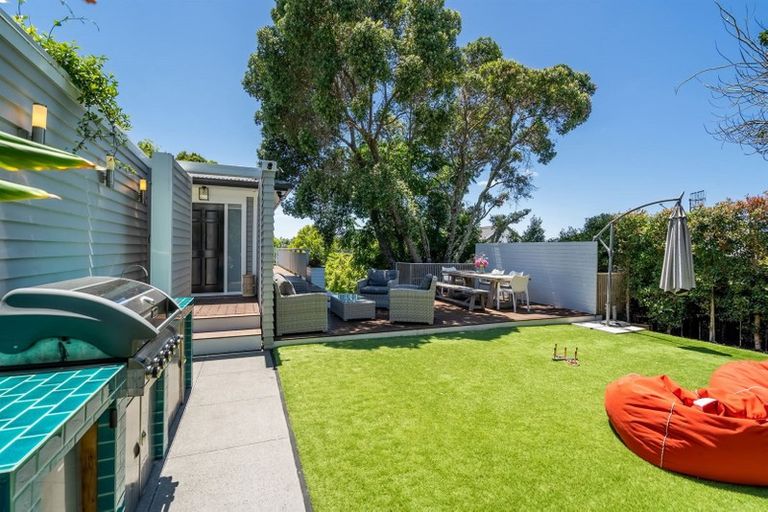 Photo of property in 8 Castleton Street, Birkdale, Auckland, 0626