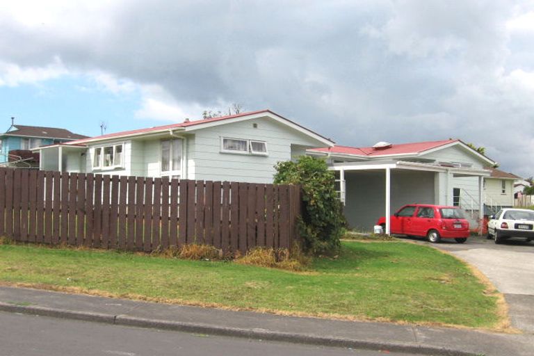 Photo of property in 5 Brougham Place, West Harbour, Auckland, 0618