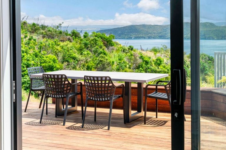 Photo of property in 11 Sparrowhawk Way, Kinloch, Taupo, 3377