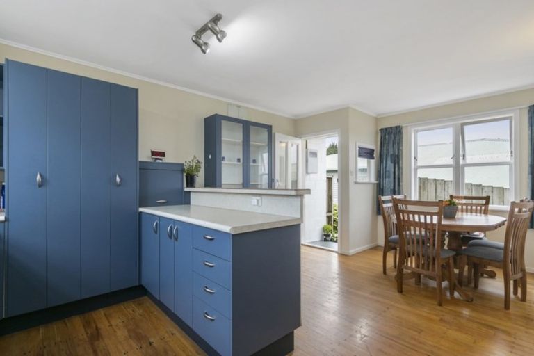 Photo of property in 206b Miromiro Road, Normandale, Lower Hutt, 5010