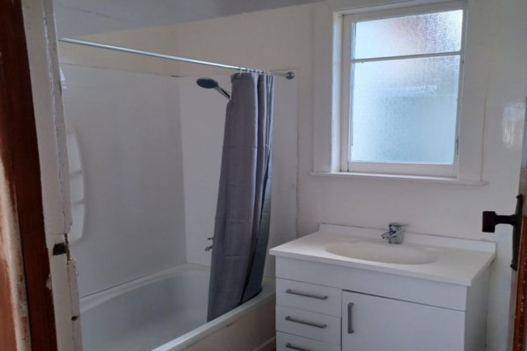 Photo of property in 1/12 Hinekohu Street, New Lynn, Auckland, 0600