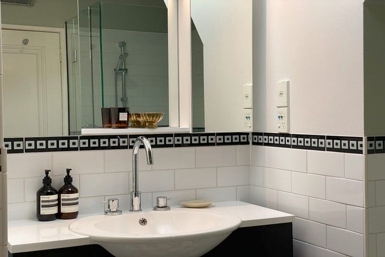 Photo of property in 100 Pirie Street, Mount Victoria, Wellington, 6011