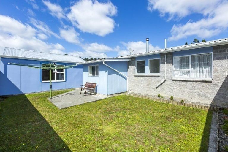 Photo of property in 8a Cederholm Grove, Brown Owl, Upper Hutt, 5018