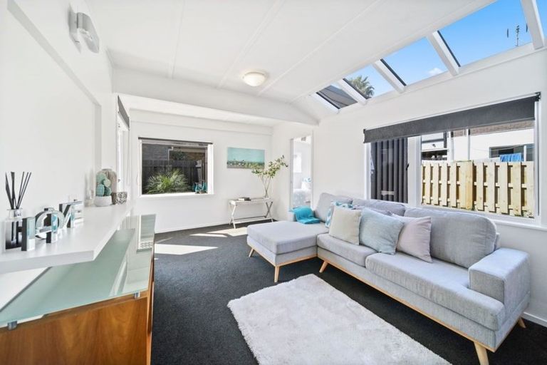 Photo of property in 1/195 Fisher Parade, Farm Cove, Auckland, 2012