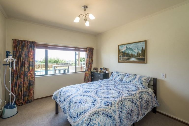 Photo of property in 128 Winara Avenue, Waikanae, 5036