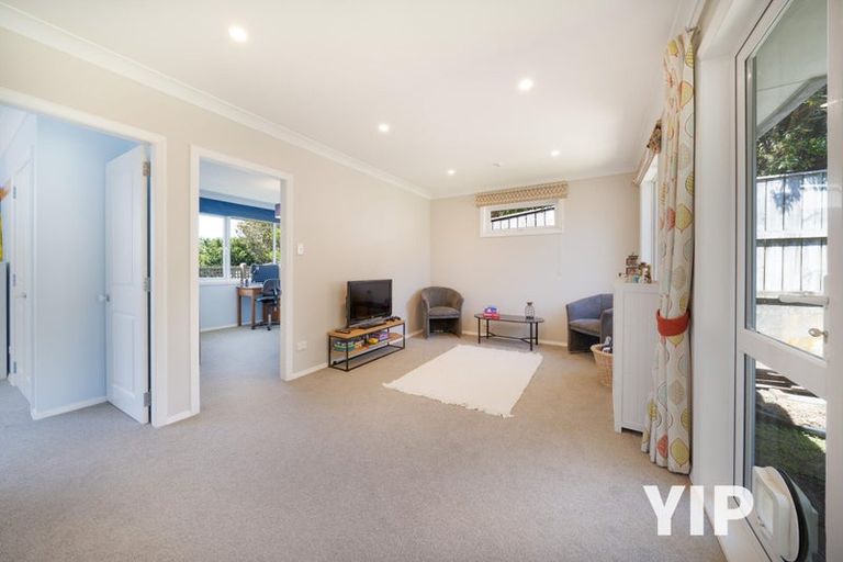 Photo of property in 9 Paparangi Crescent, Paparangi, Wellington, 6037