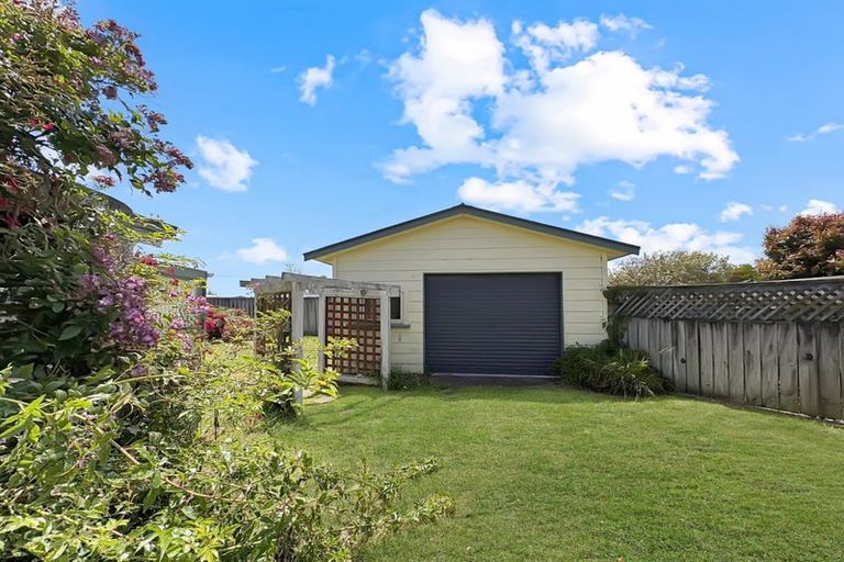 Photo of property in 33 Shortt Street, Foxton Beach, Foxton, 4815