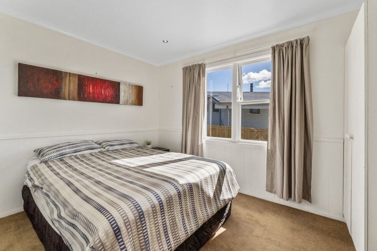 Photo of property in 10 Robert Mckeen Street, Otaki Beach, Otaki, 5512