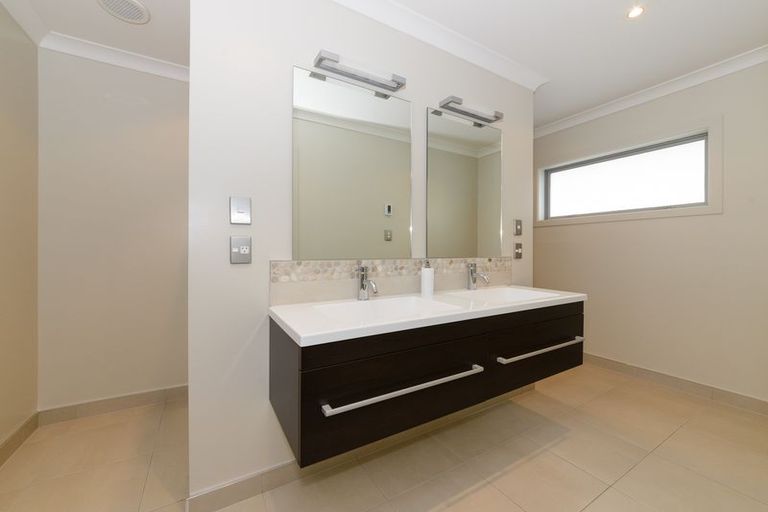 Photo of property in 35 Rodeo Drive, Kelvin Grove, Palmerston North, 4414