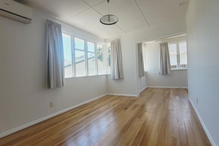 Photo of property in 21 Dimock Street, Titahi Bay, Porirua, 5022