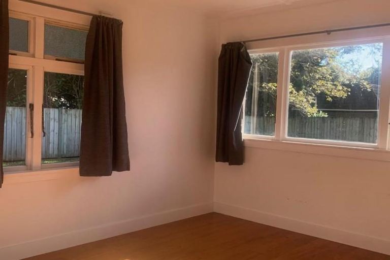 Photo of property in 11 Woodleigh Street, Frankleigh Park, New Plymouth, 4310