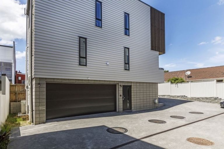 Photo of property in 67e Lake Road, Devonport, Auckland, 0624