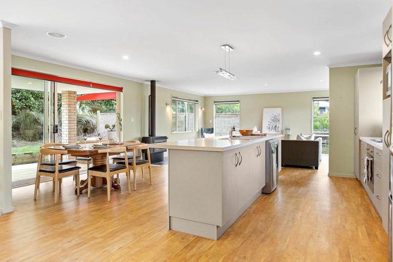 Photo of property in 24 Gavinike Place, Waimauku, 0812