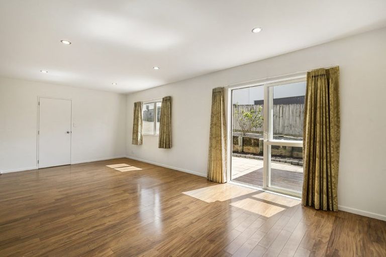 Photo of property in 16a Becroft Drive, Forrest Hill, Auckland, 0620