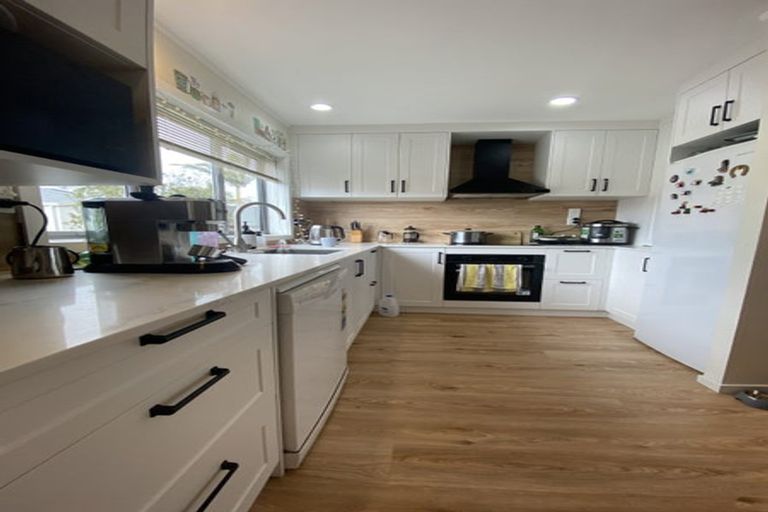 Photo of property in 10/15 Andersons Road, Oteha, Auckland, 0632