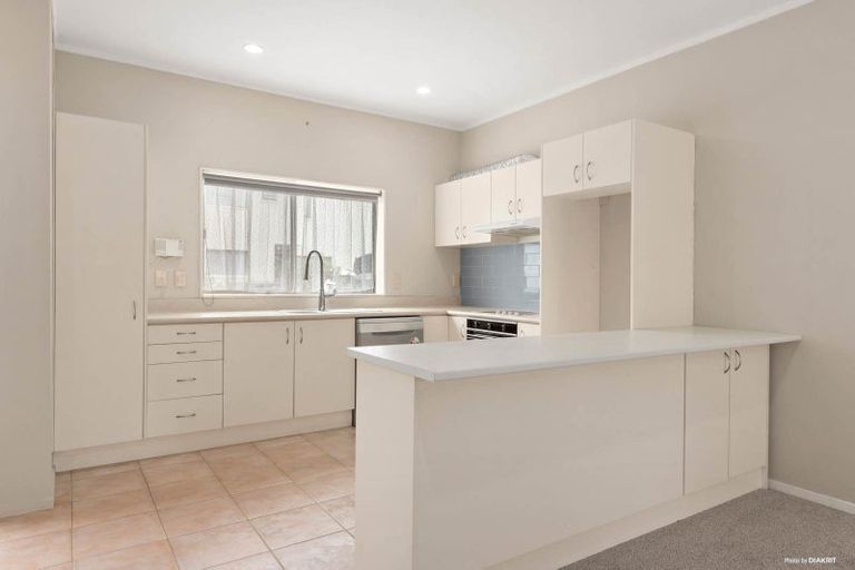 Photo of property in 3 Vitex Lane, Henderson, Auckland, 0612