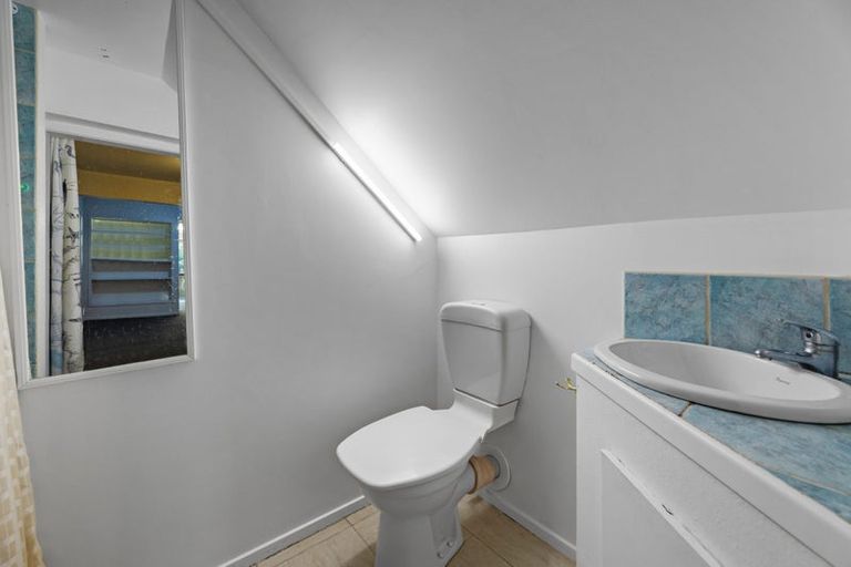 Photo of property in 37 York Road, Titirangi, Auckland, 0604