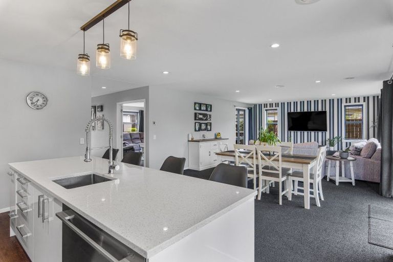 Photo of property in 47 San Priamo Place, Paraparaumu Beach, Paraparaumu, 5032