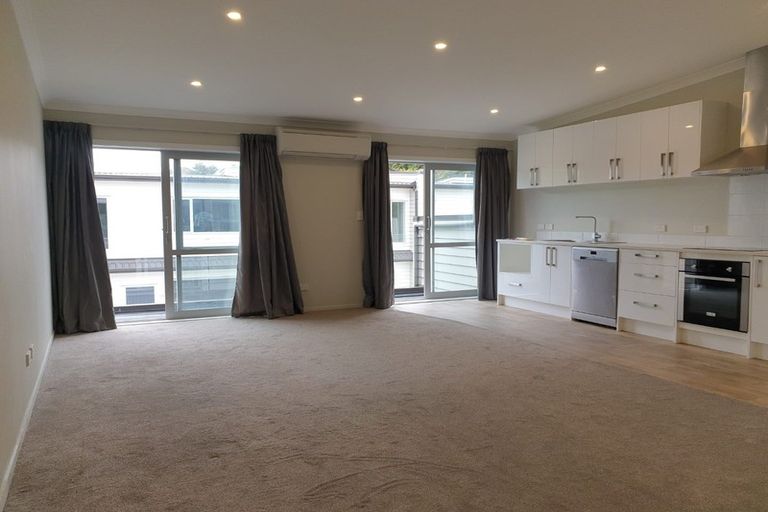 Photo of property in 1/19 Collins Avenue, Tawa, Wellington, 5028