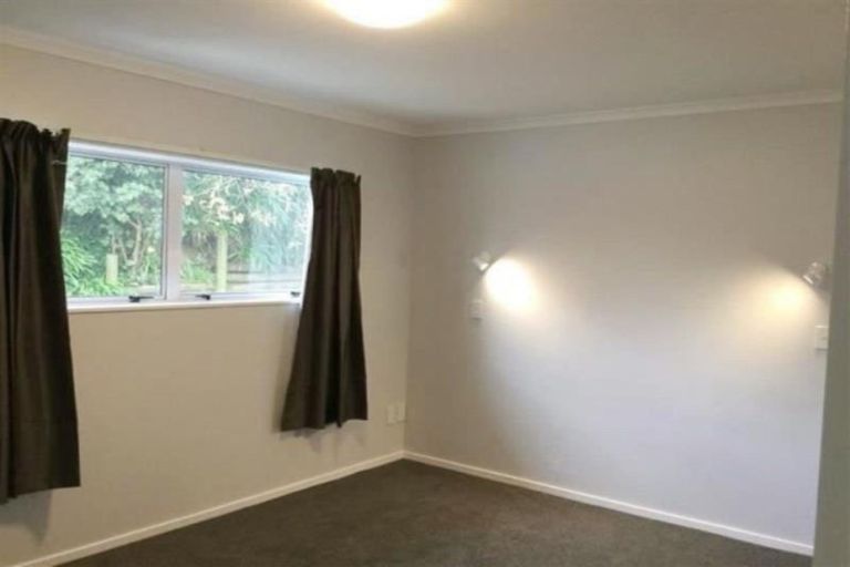 Photo of property in 10 Fairview Place, Westown, New Plymouth, 4310