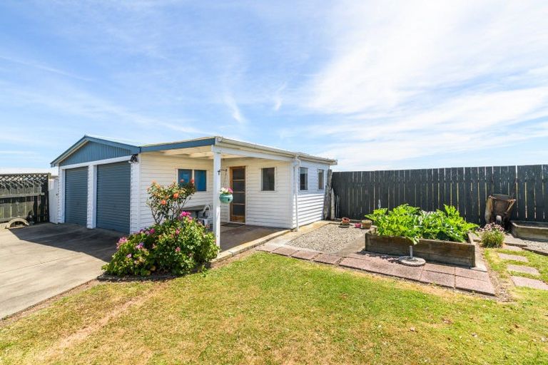 Photo of property in 32 Leander Place, Milson, Palmerston North, 4414