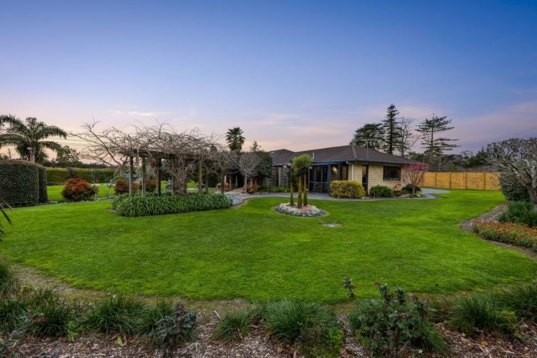 Photo of property in 41 Whangaparaoa Road, Red Beach, 0932