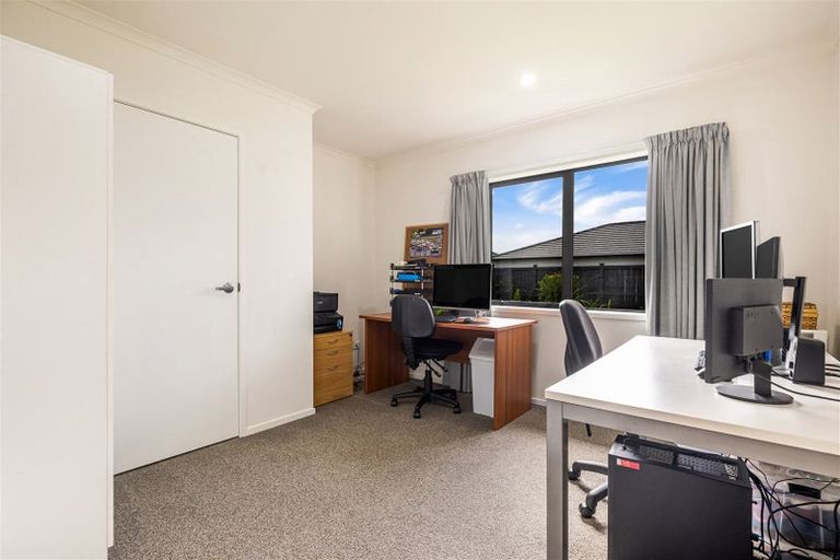 Photo of property in 4 Aporo Drive, Kumeu, 0810