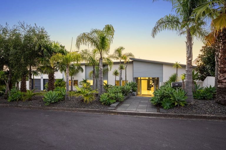 Photo of property in 29 Schopolo Place, Schnapper Rock, Auckland, 0632