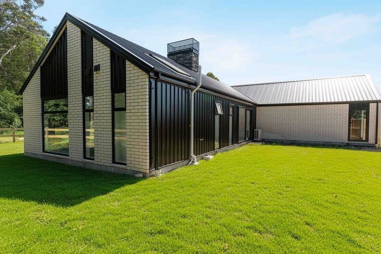 Photo of property in 8 Molly Place, Southbridge, 7602