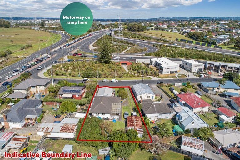 Photo of property in 1 Titoki Street, Te Atatu Peninsula, Auckland, 0610
