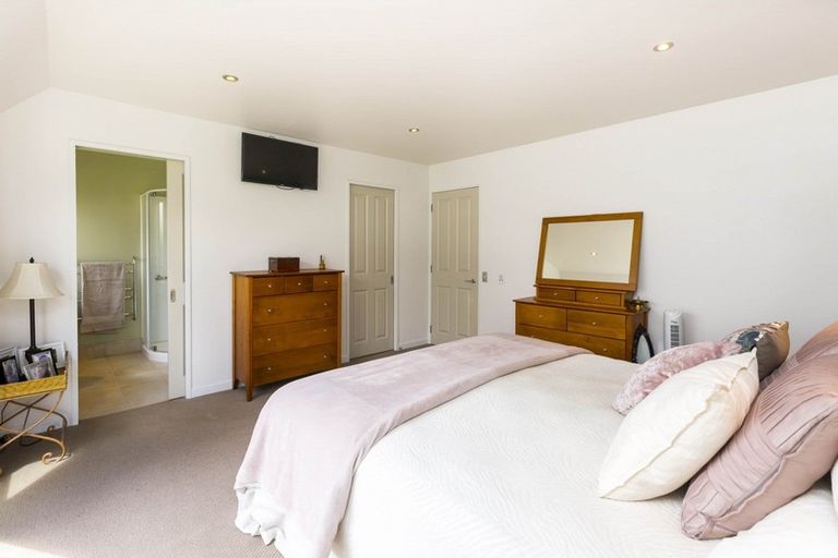 Photo of property in 2a Vernon Grove, Brown Owl, Upper Hutt, 5018