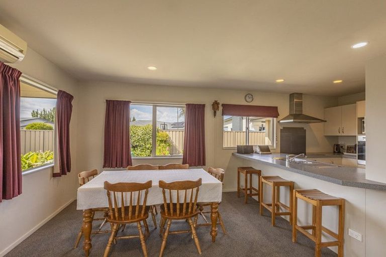 Photo of property in 2 Arthur Close, Clive, 4102