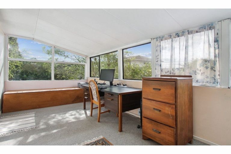 Photo of property in 2/86 Lynn Road, Bayview, Auckland, 0629