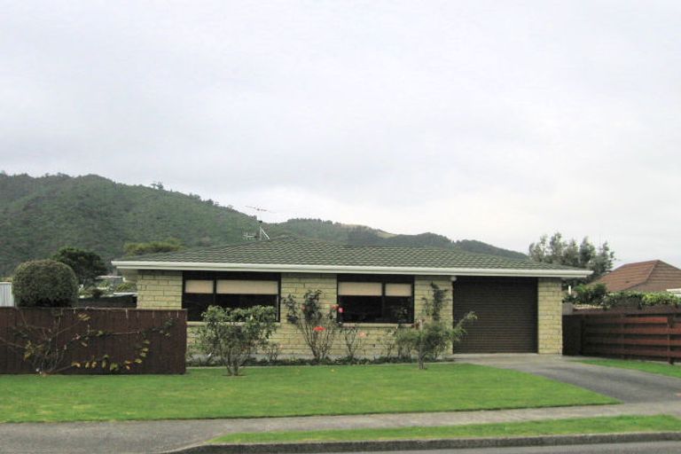 Photo of property in 92 Rimu Street, Waikanae, 5036